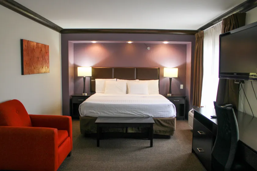 Parkwood Inn & Suites - Image 1