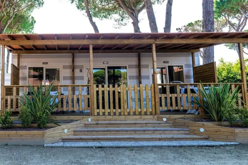 Cozy 2 bedroom Cabin sleeps 5 in Lido di Spina, Italy-Perfect Family Retreat - Image 1