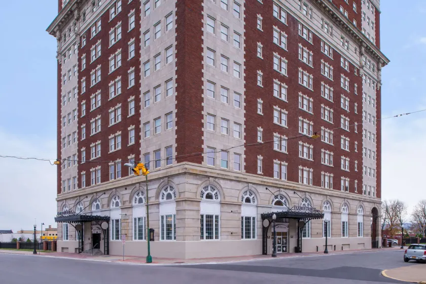DoubleTree by Hilton Utica - Image 1