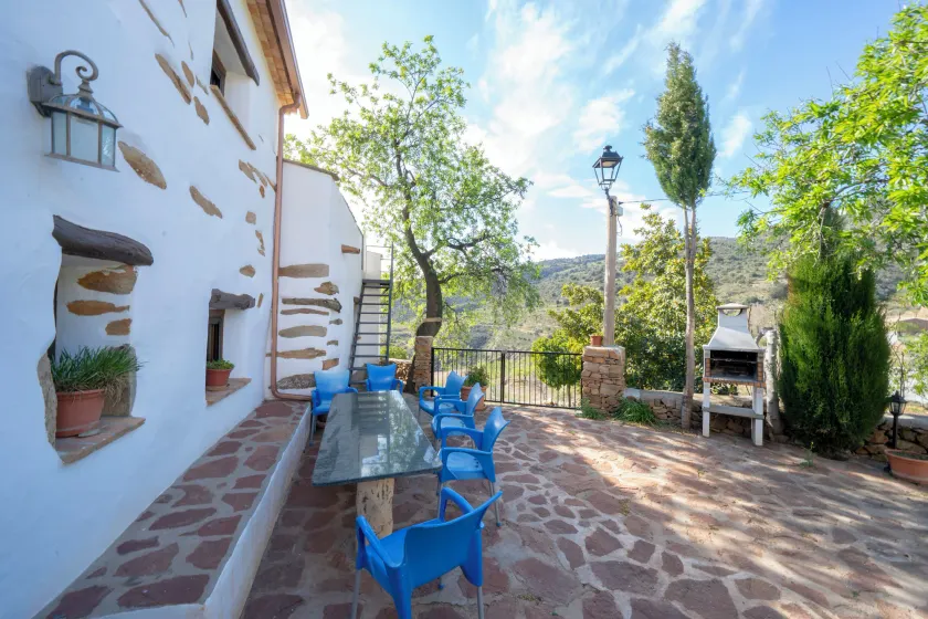 Beautiful holiday home in Laroya with shared pool - Image 1