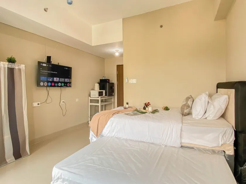Simple Rest Studio (No Kitchen) At Lrt City Sentul - Royal Sentul Park Apartment - Habitación