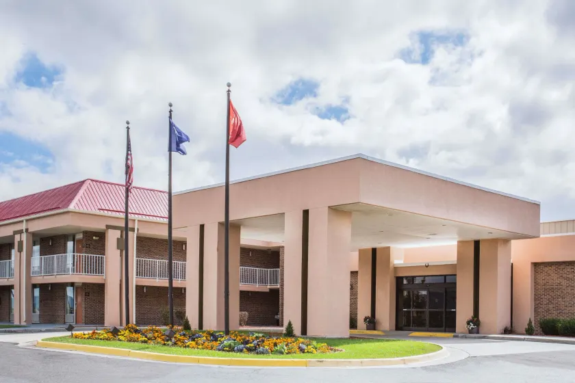 Ramada by Wyndham Wytheville - Image 1