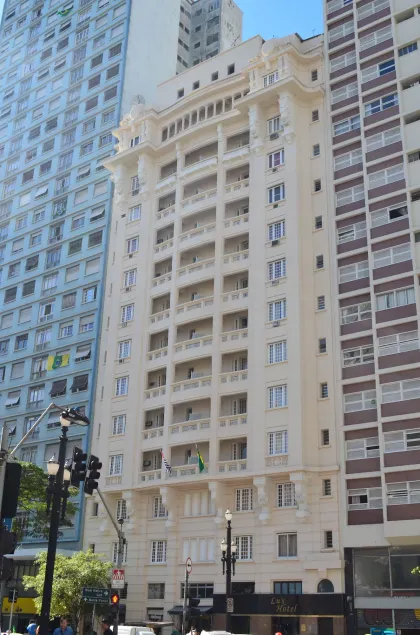 Lux Hotel - Image 1