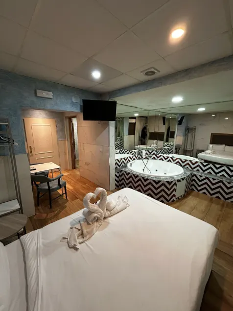 Hostal Avenida Andalucia - Solo Adultos - Image 1