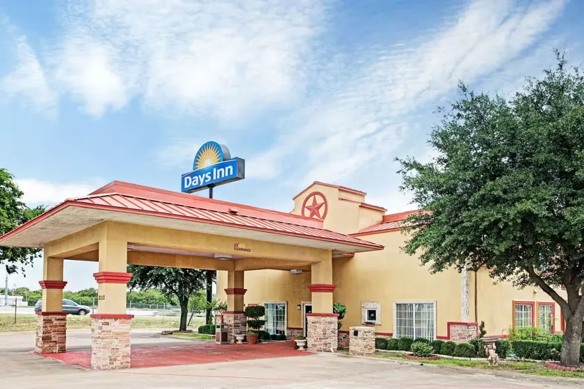 Day Star Dallas - Image 1