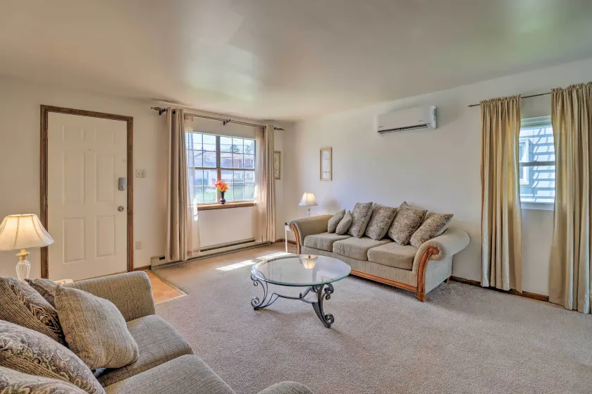 2 Mi to Dtwn Allentown Shops & Eats! Cozy Home - Image 1