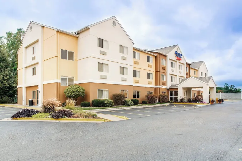 Fairfield Inn & Suites Canton - Image 1