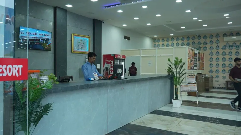 Hotel Holiday Fun Resort - Ingresso interno