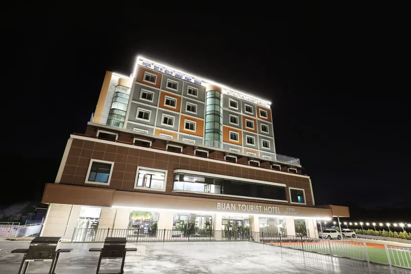 Buan Tourist Hotel - Image 1