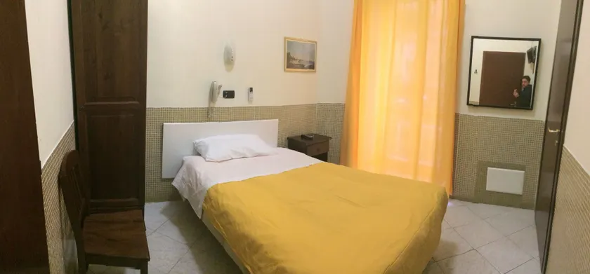 Hotel Vittorio Veneto Napoli - Image 1