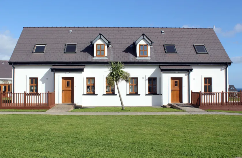 Hookless Holiday Homes - Image 1