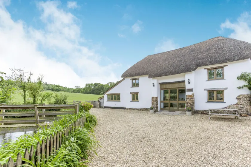 Groves Fishleigh - Image 1