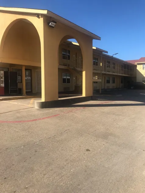 RED CROWN INN - Image 1