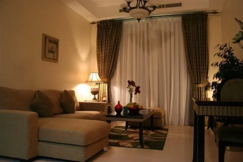 Al Hayat Hotel Apartments - Image 1