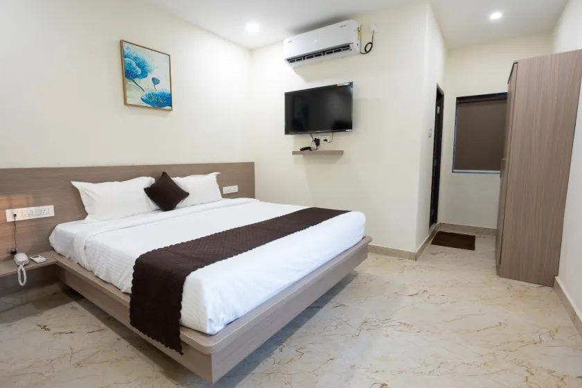 Hotel V Grand - Image 1