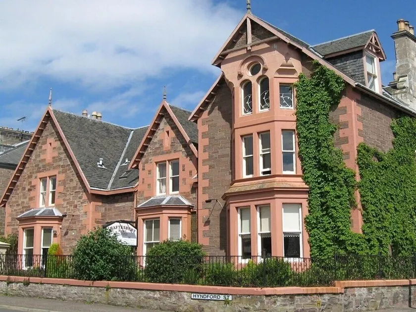 Shaftesbury Hotel Dundee - Image 1