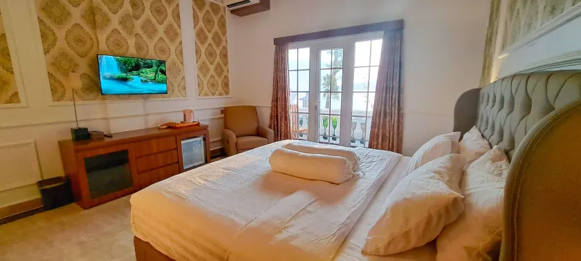 Gili Beachfront Suites - Room