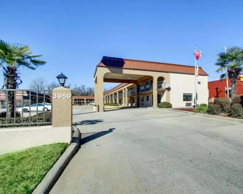 Econo Lodge Vicksburg - Image 1