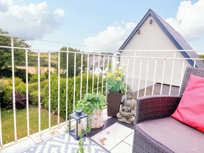 3 Chantry Hill - Image 1