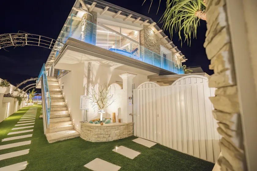 Étoiles Luxury Guest House Resort - Image 1