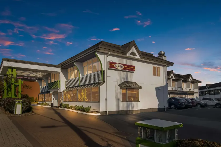 SureStay by Best Western North Vancouver Capilano - Image 1