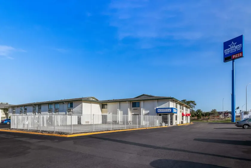 Americas Best Value Inn - Lincoln Airport - Image 1
