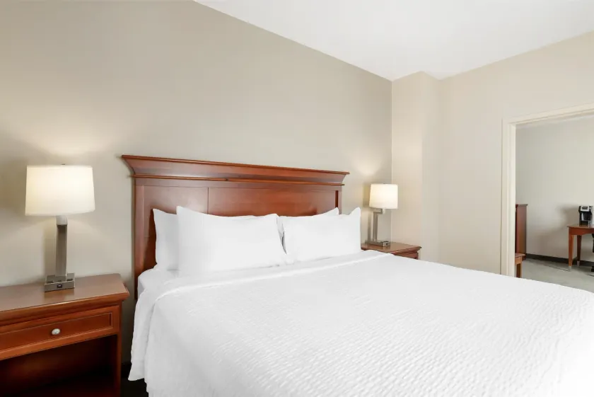 Best Western Plus Executive Hotel & Suites - Image 1