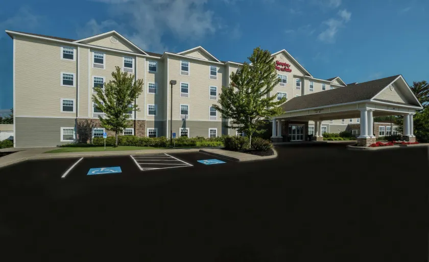 Hampton Inn & Suites Rockland - Image 1