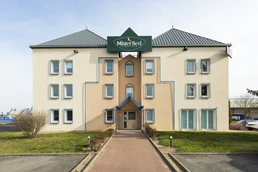 Nuit D'Hôtel Saran - Image 1