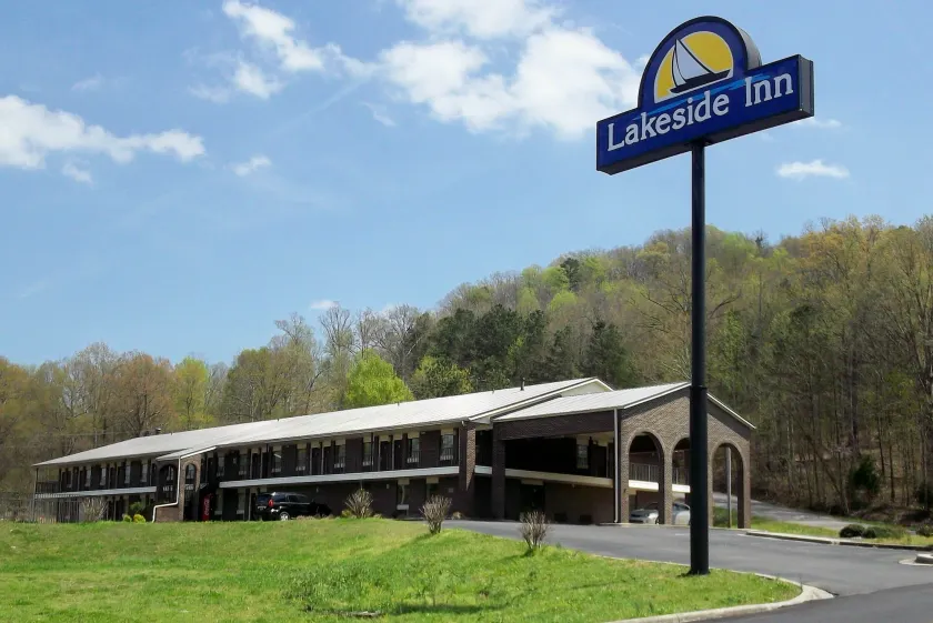 Lakeside Inn Guntersville - Image 1
