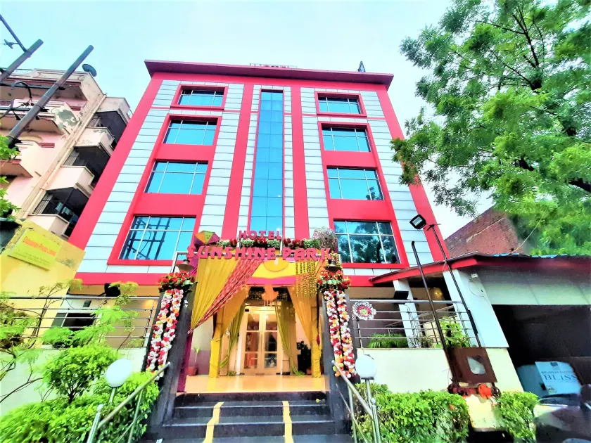 Hotel Sunshine Park -- Near Anand Vihar Railway Station - Image 1