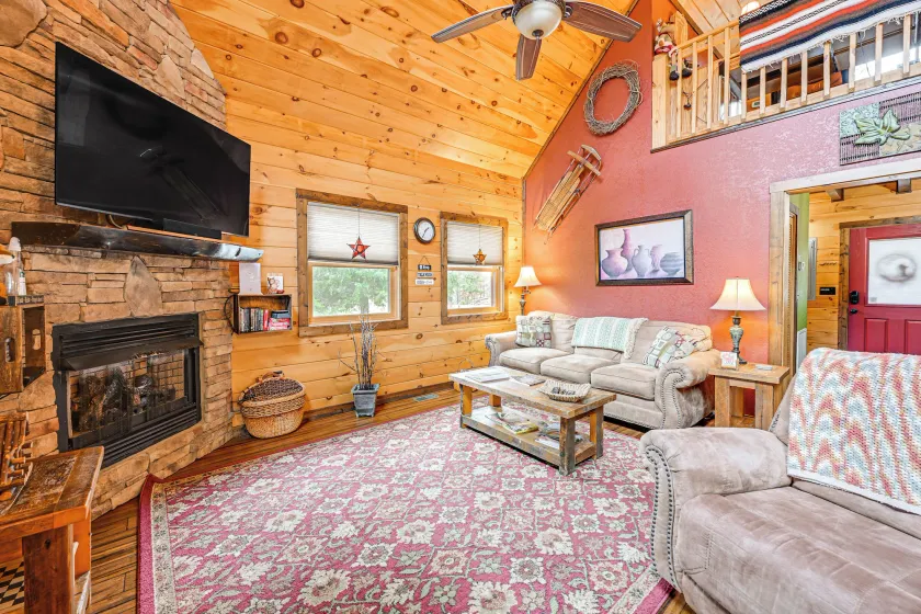 Cozy Couples Getaway w/ Hot Tub: 'Fox Ridge Cabin' - Image 1