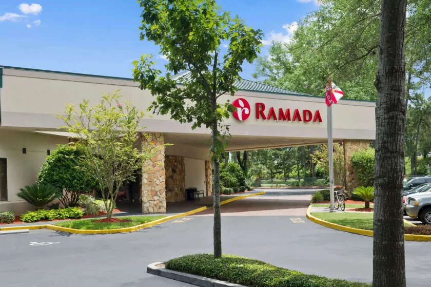 Ramada by Wyndham Jacksonville Hotel & Conference Center - Image 1