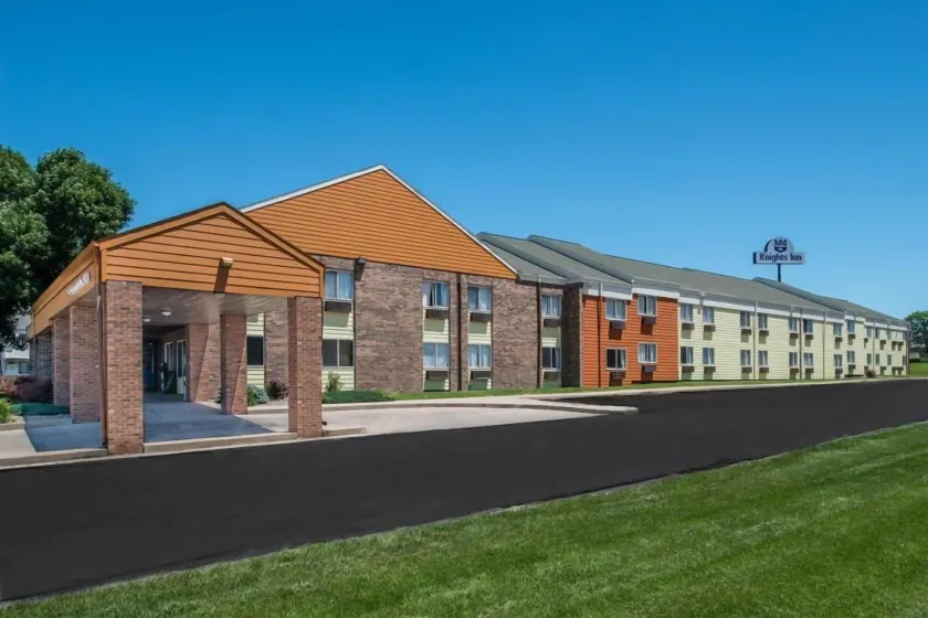 Sunset Inn & Suites - Image 1