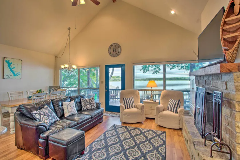 Private Dock & Fire Pit: Cedar Creek Lake Home - Interior