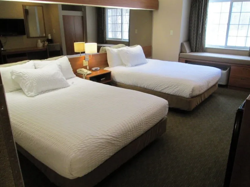 Parry Sound Inn & Suites - Image 1