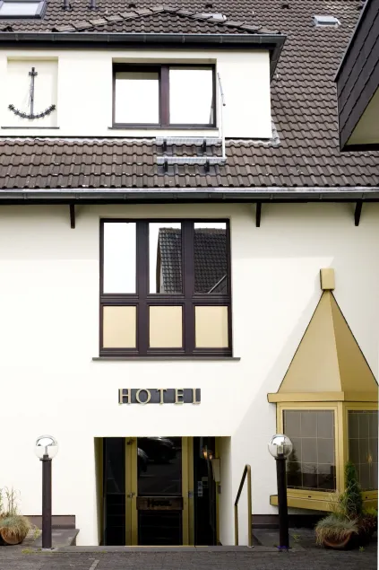 Hotel Flora - Image 1