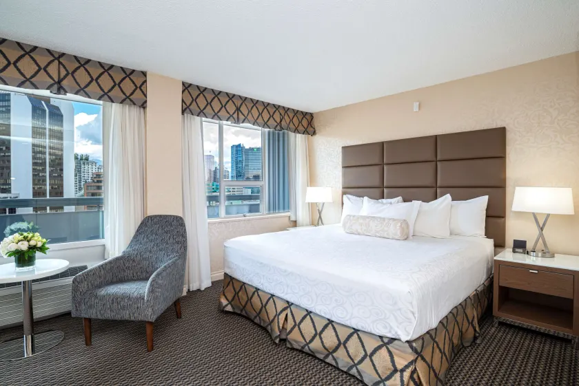 Best Western Premier Chateau Granville Hotel & Suites & Conference Centre - Image 1