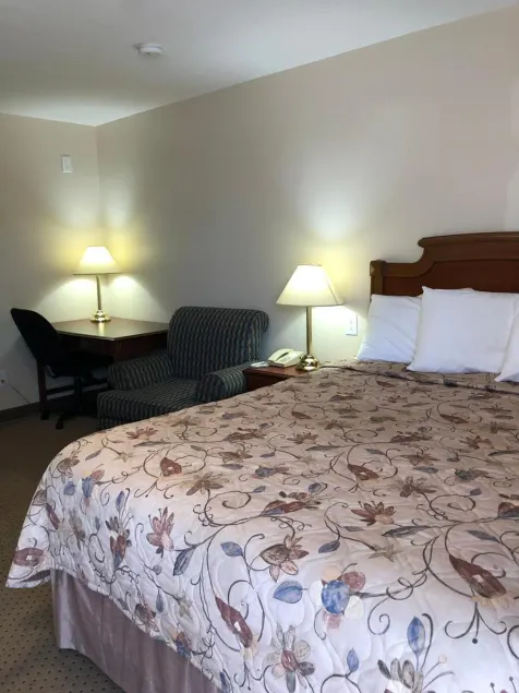 Royal Napanee Inn - Image 1