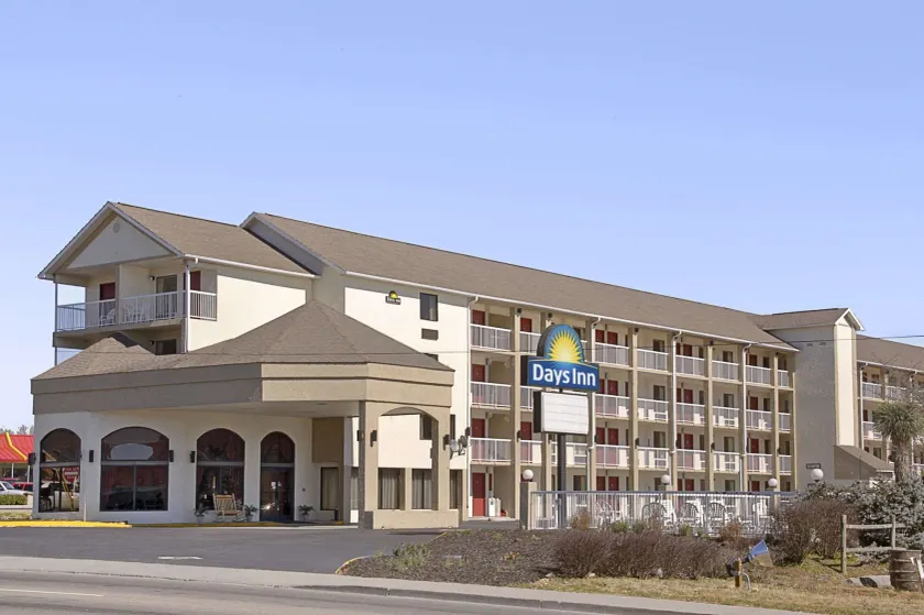 Days Inn by Wyndham Apple Valley Pigeon Forge/Sevierville - Image 1