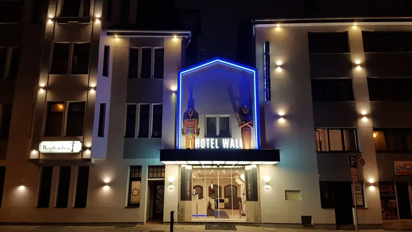 Wali's Hotel - Image 1