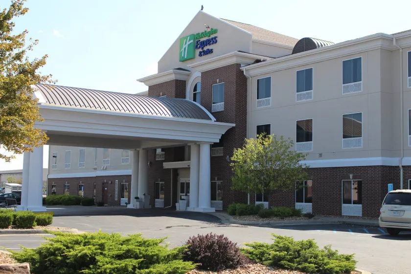 Holiday Inn Express Hotel & Suites Sedalia by IHG - Image 1