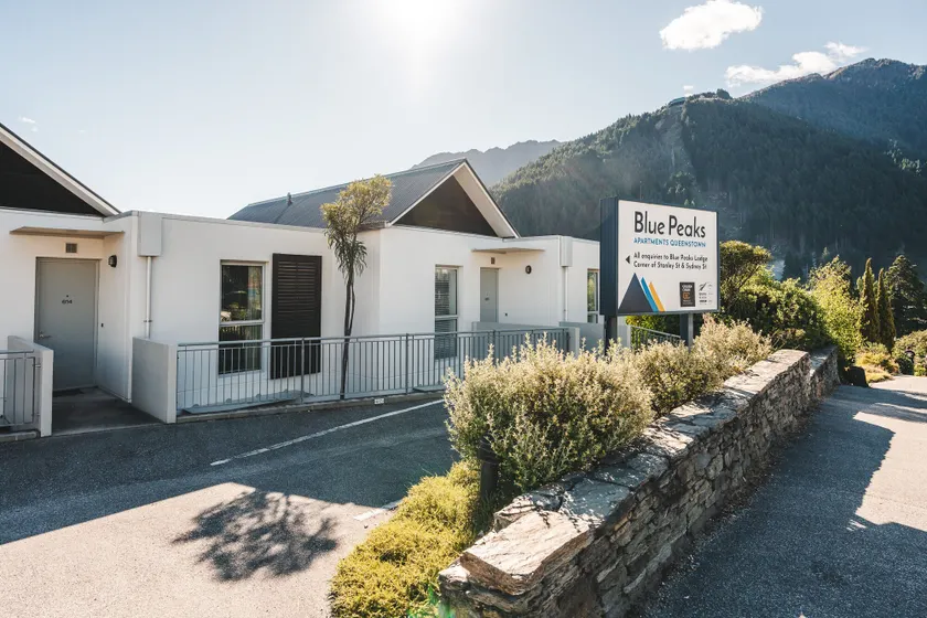 Blue Peaks Apartments - Image 1