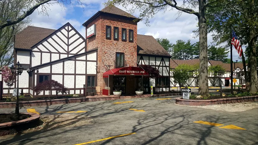 East Norwich Inn - Image 1