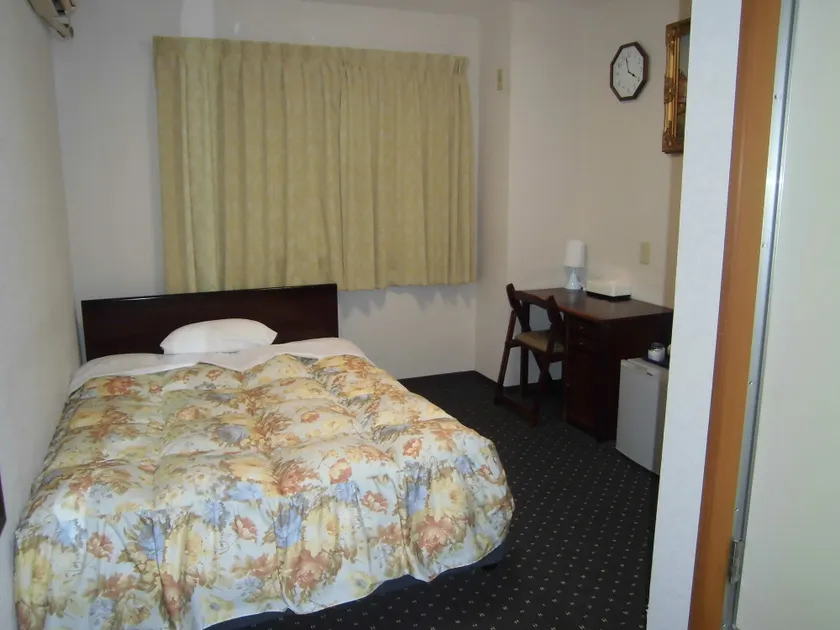 Sunshine Hotel - Image 1