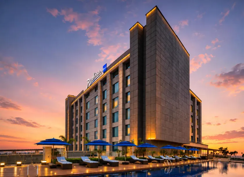 Radisson Blu Hotel New Delhi Paschim Vihar - Image 1