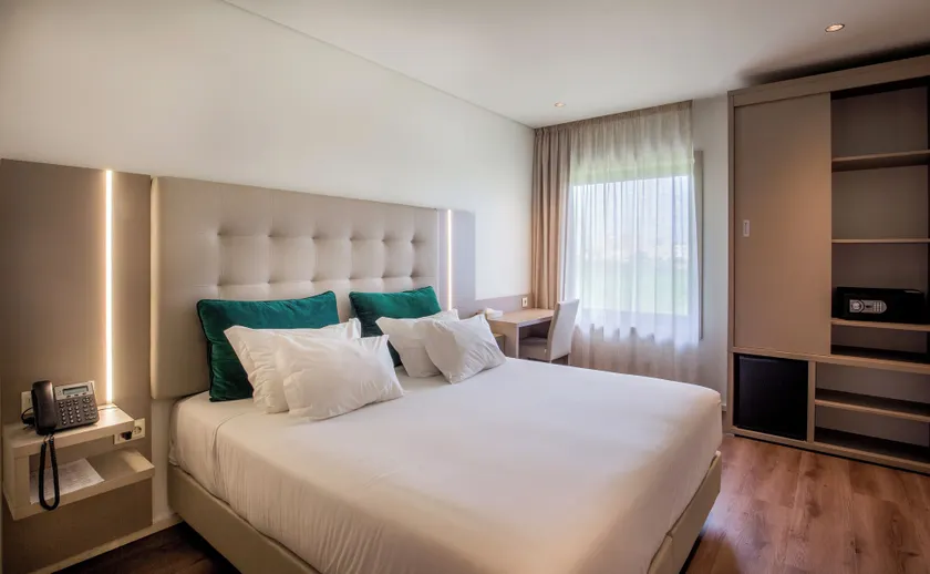 Oporto Airport & Business Hotel - Image 1