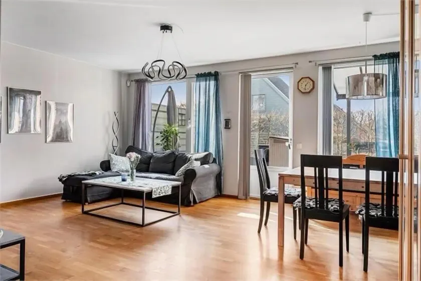 5-Bed-Rooms House with Jacuzzi, Free Parking, and 2 Toilets-Bath in Malmö - Image 1