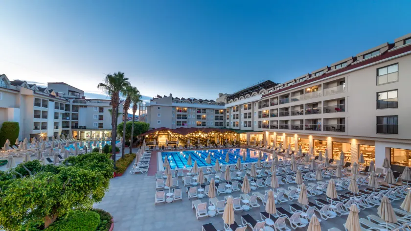 Julian Club Hotel - Image 1