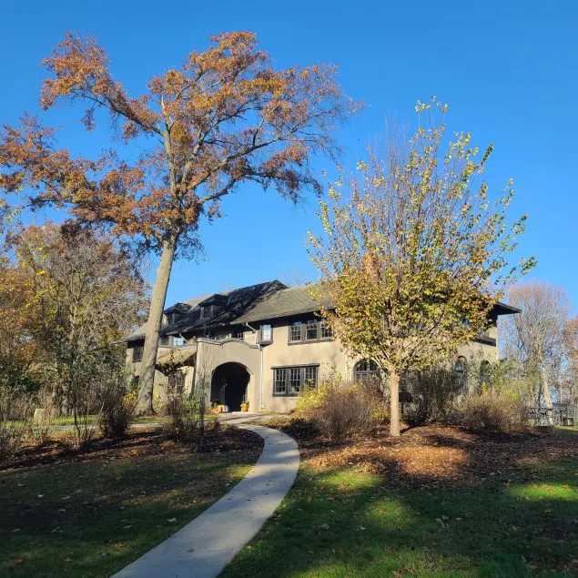 Four Mounds Inn - Image 1